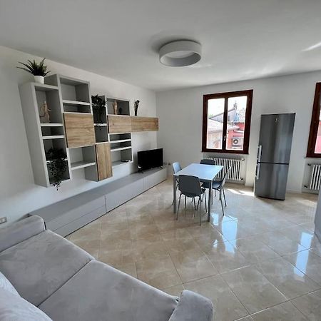 Beija Flor-Trilocale Piazza Garibaldi N18 Appartement Desenzano del Garda Buitenkant foto