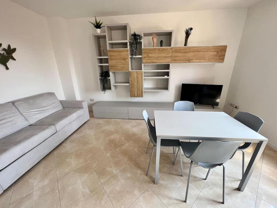 Beija Flor-Trilocale Piazza Garibaldi N18 Appartement Desenzano del Garda Buitenkant foto