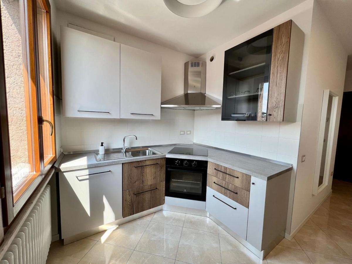 Beija Flor-Trilocale Piazza Garibaldi N18 Appartement Desenzano del Garda Buitenkant foto