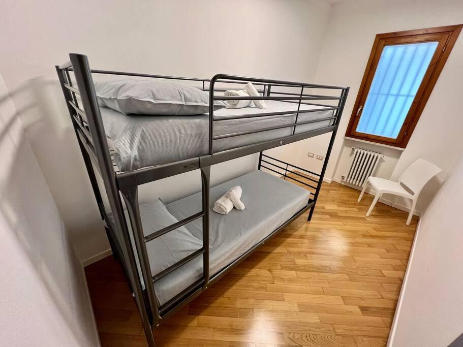 Beija Flor-Trilocale Piazza Garibaldi N18 Appartement Desenzano del Garda Buitenkant foto